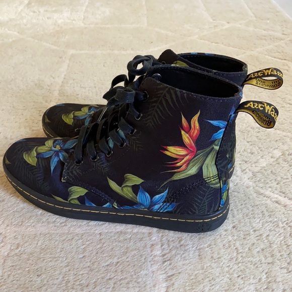 Dr. Martens Hawaiian Hackney - Picture 3 of 16